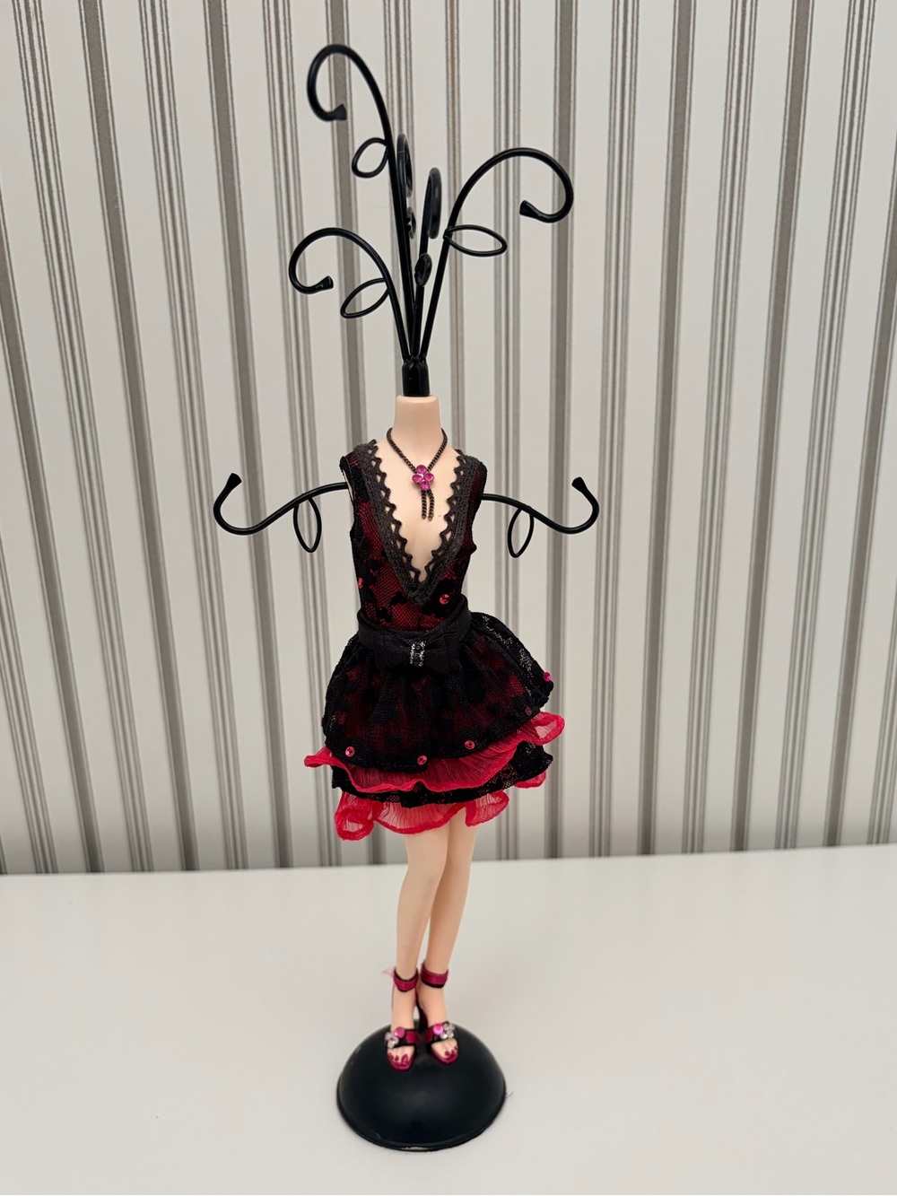 Black and Hot Pink Dress Jewelry Stand - Unbranded